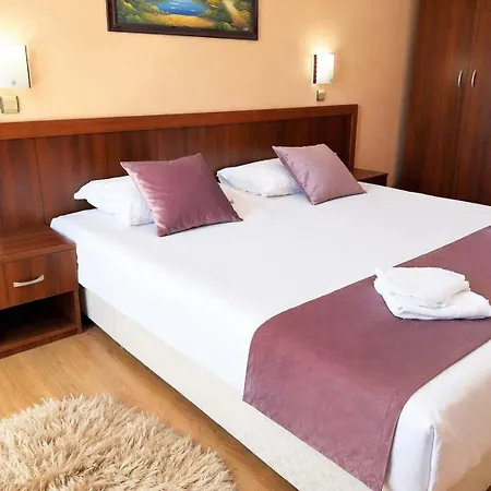 Cozy One - Bedroom In Grenada By Menada * Slantschew brjag